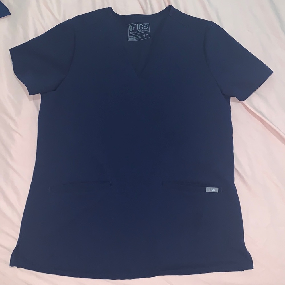 Figs scrub top